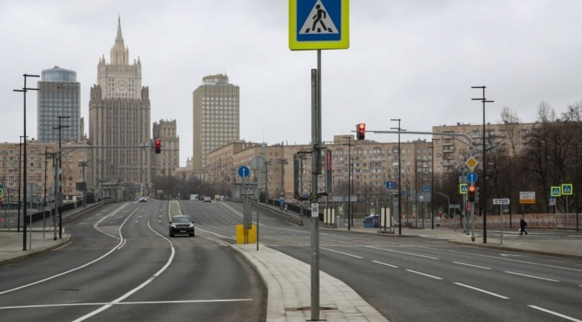 Пустые улицы городов во время ковида