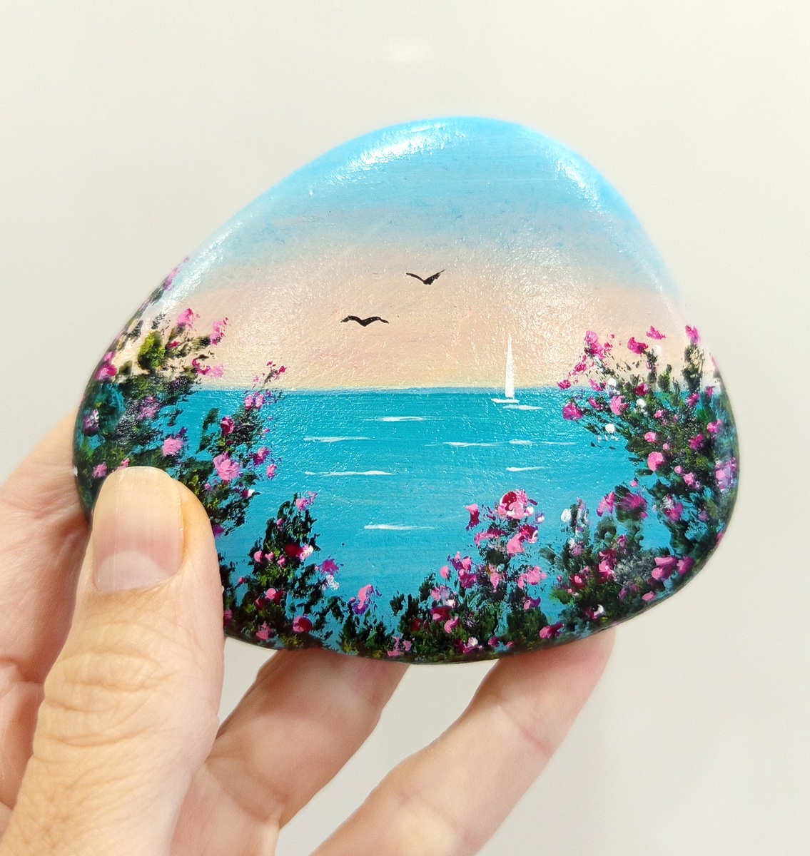 Акрил на морском камне. Мой рисунок. Для хорошего настроения .