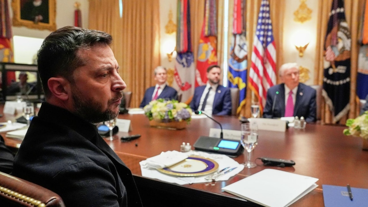 Издание FT утверждает, что беседа на встрече с У-делегацией велась в ультимативной форме: прими условия или будешь уничтожен! Говорил Трамп, используя ненормативную лексику.