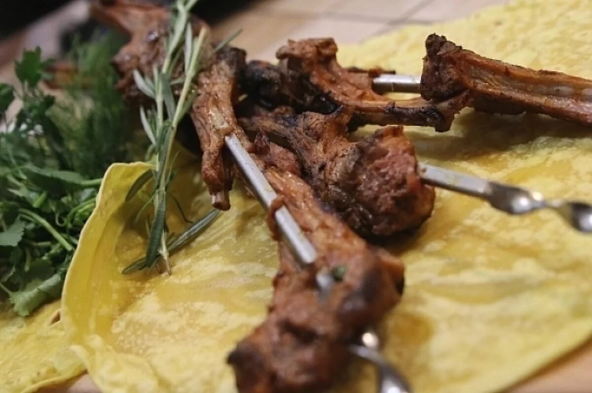    Жителей города Котово кормили невесть откуда взявшейся бараниной