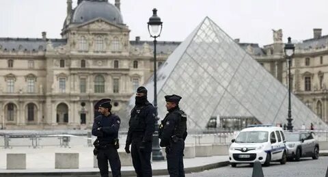 Ограбление в Лувре; новые подробности и масса вопросов