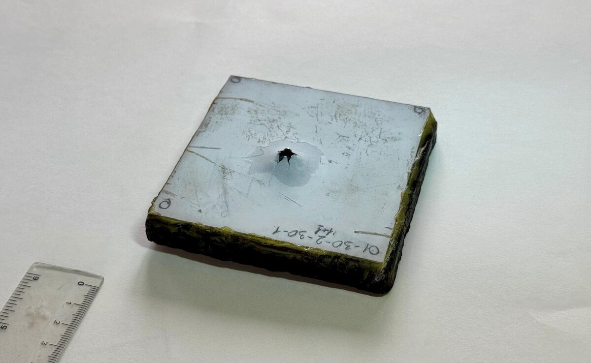 Фото предоставили сотрудники лаборатории нанотехнологий металлургии ФТФ ТГУ Бронепластины на основе алюминиевого композита после испытаний