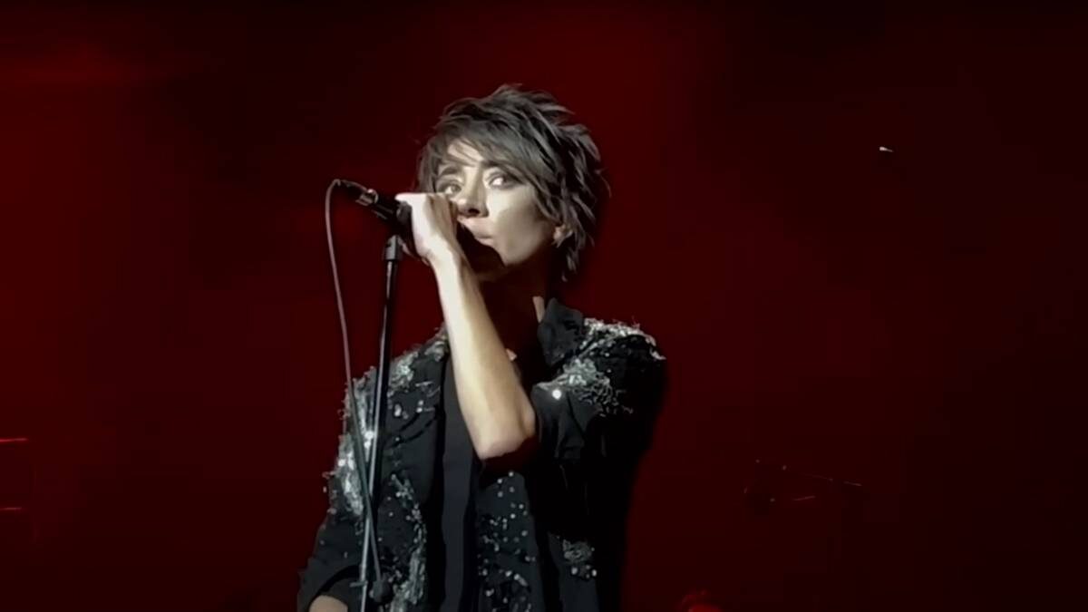    Фото: Youtube / zemfiralive