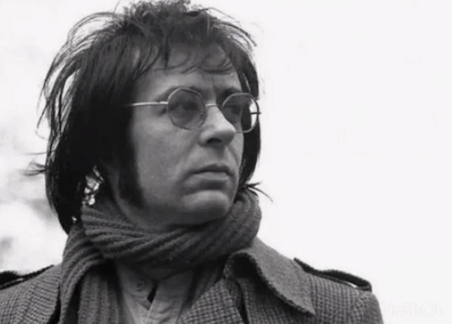 Настоящее имя Манфреда Мэнна - Манфред Селс Любовитц. Он родился 21 октября 1940 года в ЮАР.