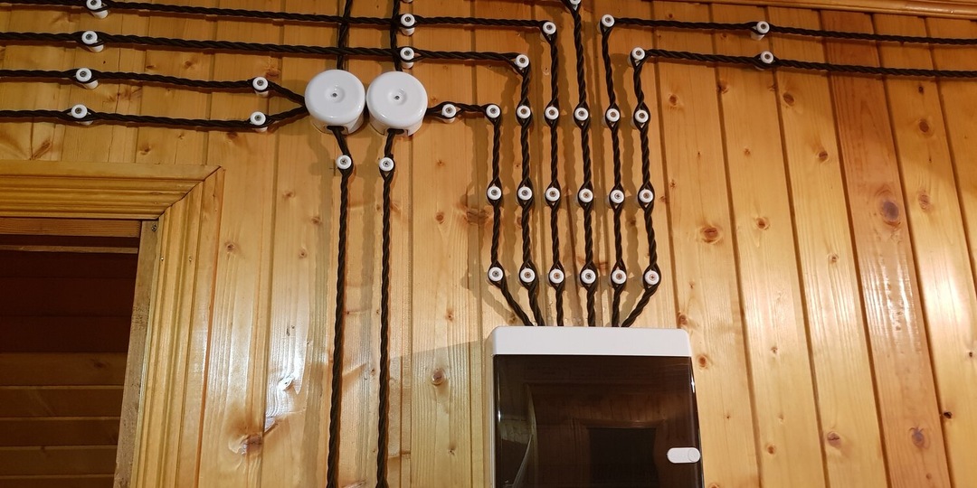 Ошибки в электрике, которые сжигают дома: 5 золотых правил электрики в деревянном доме