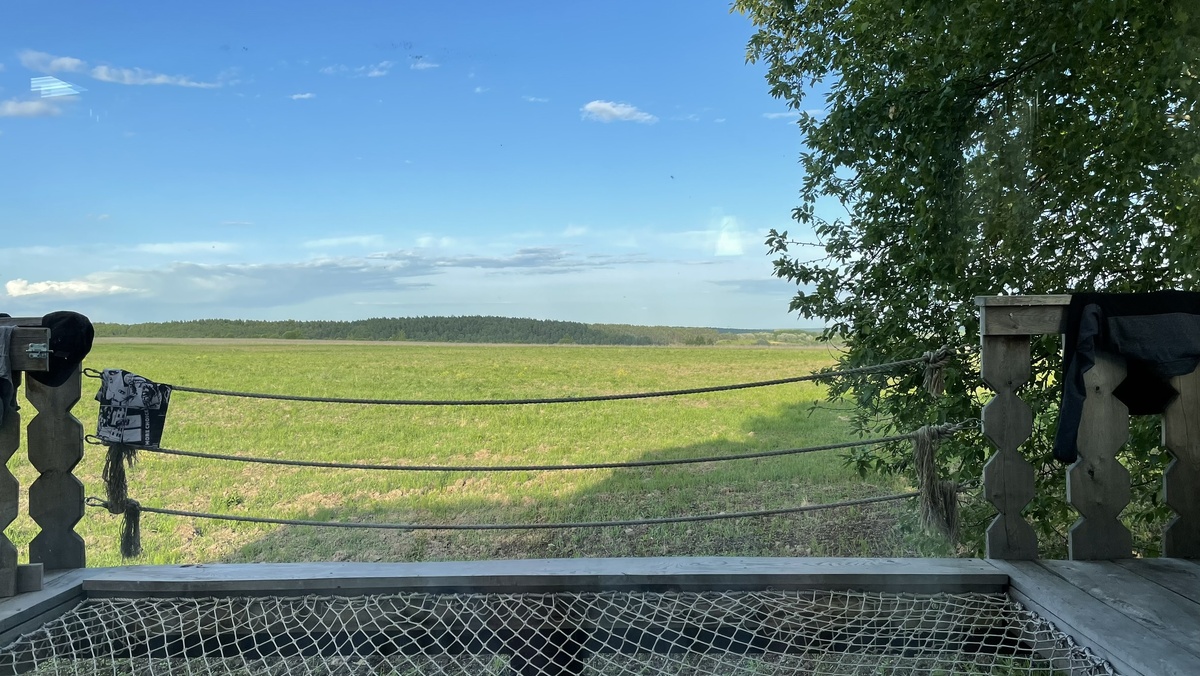 Вид через панорамное окно. На краю земли. Фото из личного архива.