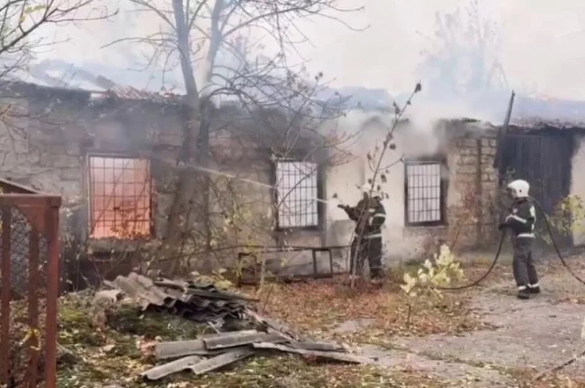    В Джанкое пожарные потушили возгорание в одноэтажном здании