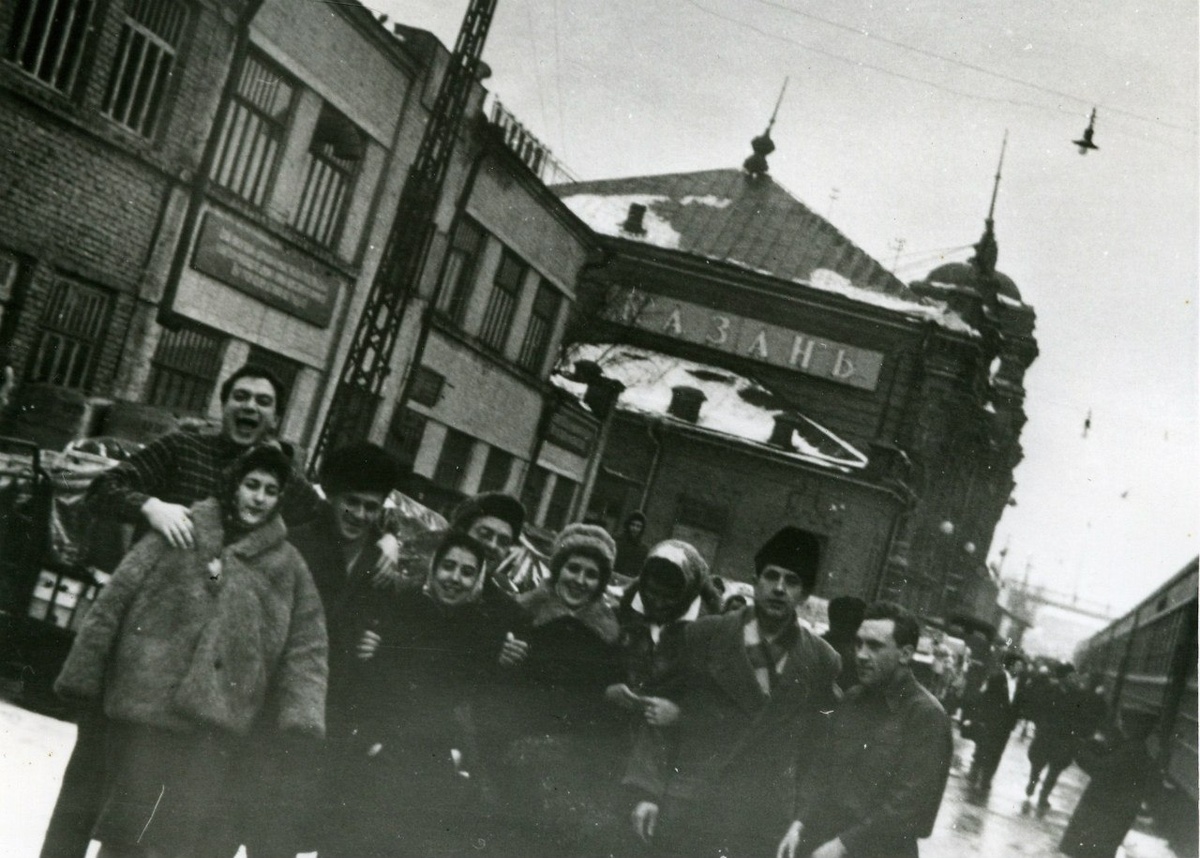 18 февраля 1962 г. Актеры Моск театра миниатюр по пути на гастроли в Свердловск.