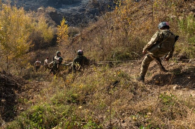    Испытания на краповый берет Фото: пресс-служба Восточного округа ВНГ РФ.