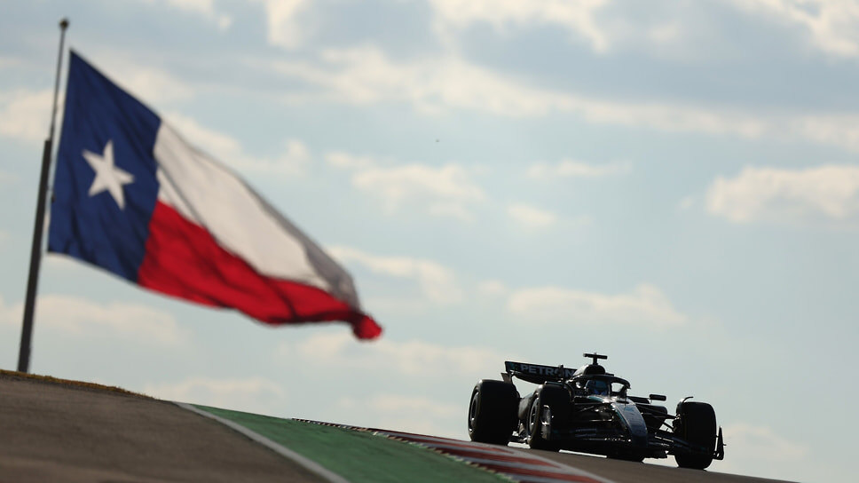 Благодаря этому, развевающемуся над автодромом COTA флагу Техас известен американцам как «Штат одинокой звезды».📷Фото: Mercedes