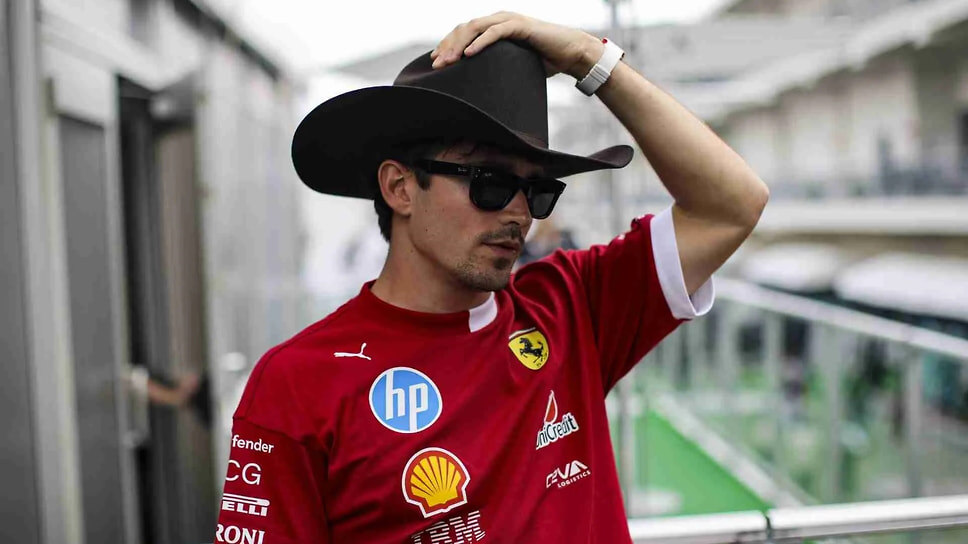 Не появиться перед местной публикой в ковбойской шляпе не может себе позволить даже монегаск по рождению Шарль Леклер.📷Фото: Ferrari