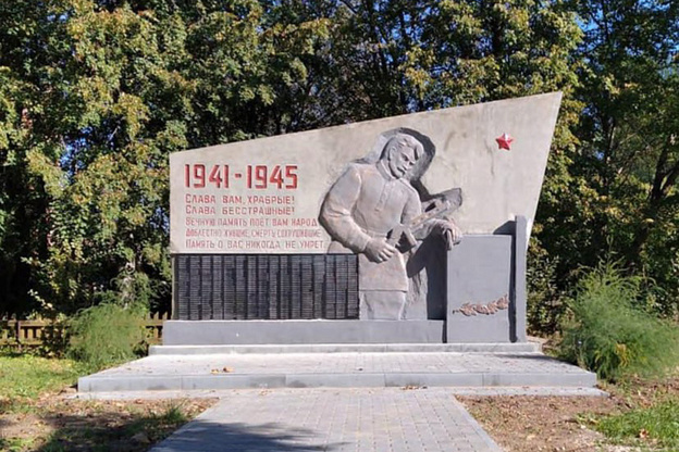    Более 2 млн рублей направили на реконструкцию мемориалов в Яранском районе