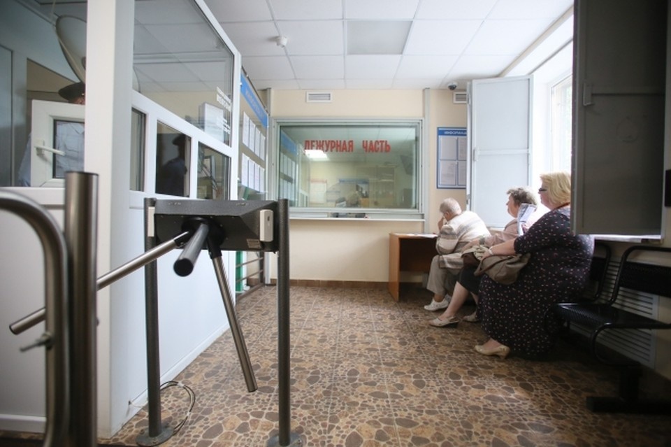 Выпив, муж, бил супругу, оттого и развелись, пока не сошлись снова. Фотог: Тимур Ханов. 