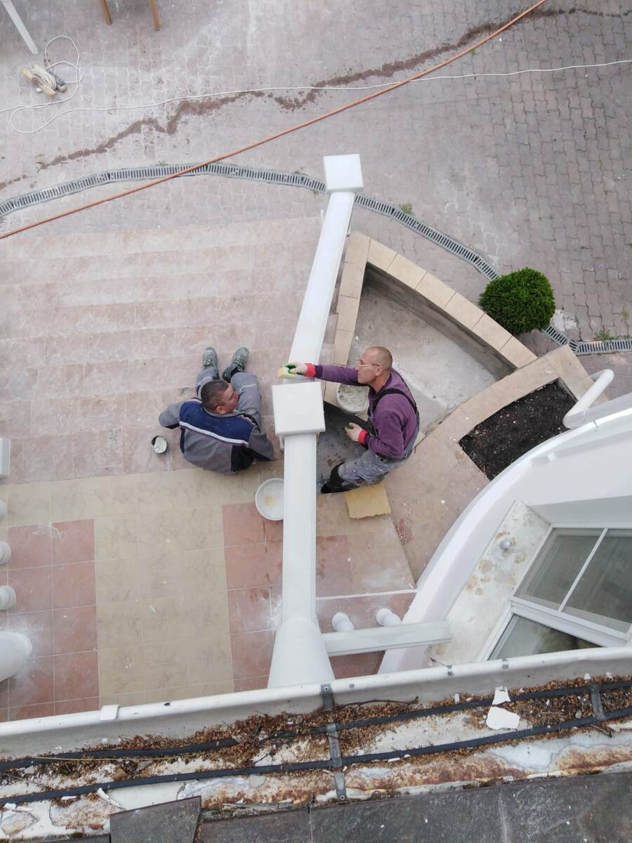 монтаж бетонных балясин