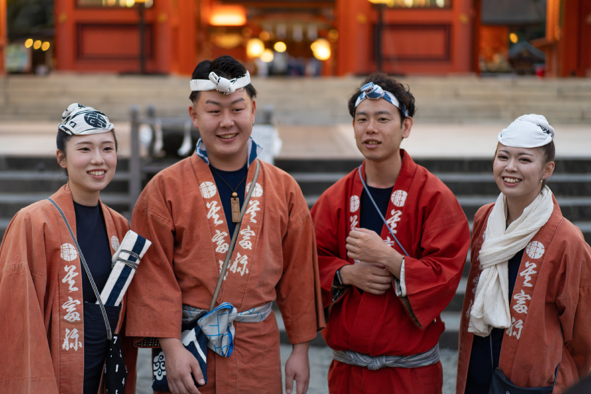Молодые японцы на празднике. Фото автора.