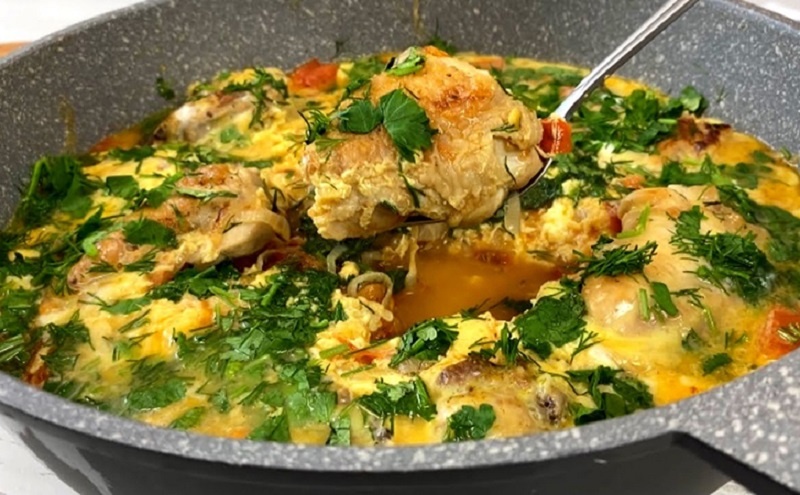 Курица с томатами и яйцом: свежий взгляд на приготовление обычного ужина