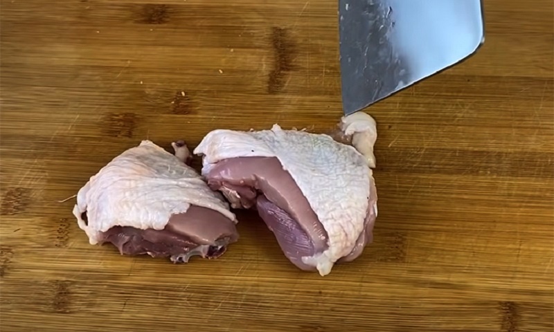 Курица с томатами и яйцом: свежий взгляд на приготовление обычного ужина