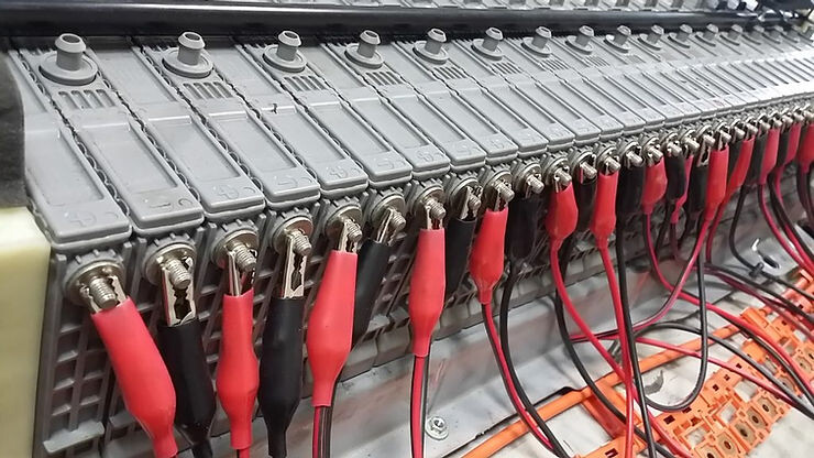 Диагностика высоковольтной батареи гибрида с использованием тестеров