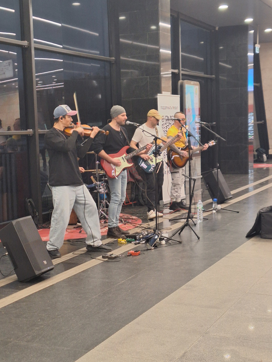 "Районы, кварталы, жилые массивы ..." Вот в тему с риэлтором получилось. Фото - собственность автора канала "ТАК НАДО".