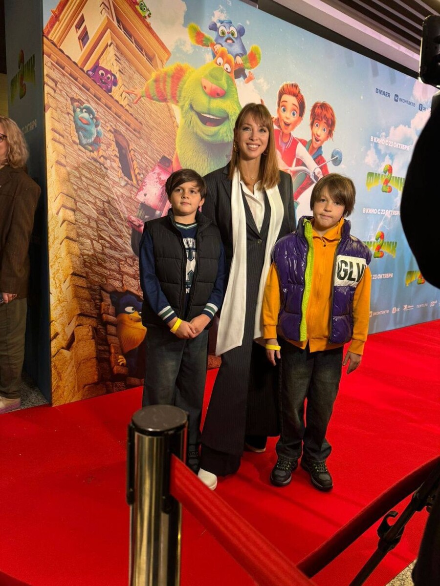    Полина Диброва с сыновьями. Источник: t.me/dibrovapolina
