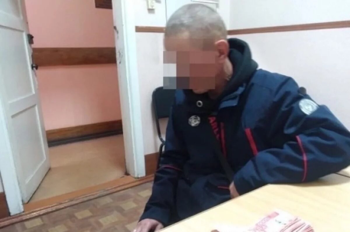    В Тарском районе племянник с палкой и в чулке на голове ограбил пенсионера