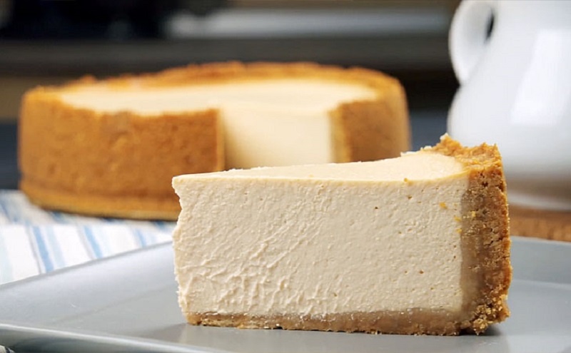 Необычный чизкейк из ряженки: нежный десерт без особых хлопот