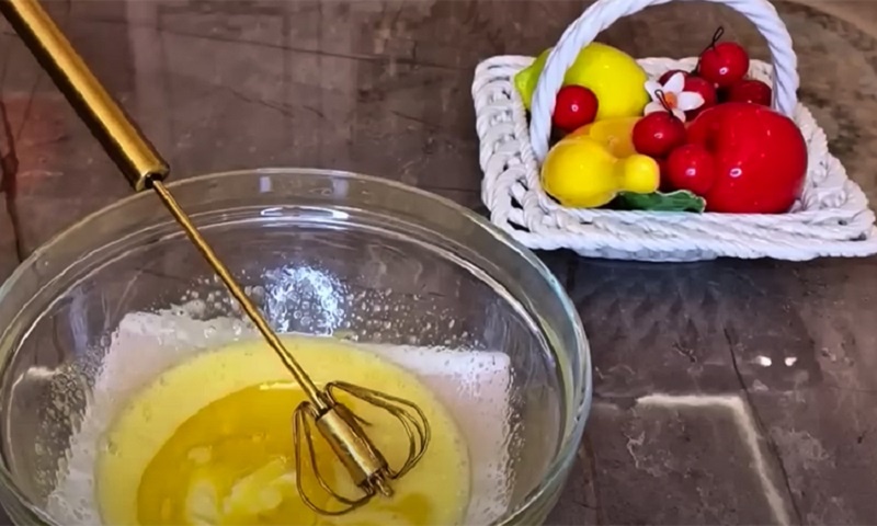 Яблочный торт с кремовой начинкой: домашний десерт, который удивит всех