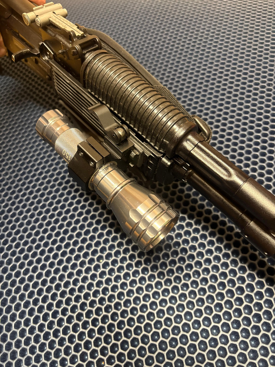 Фонарь на быстросъемном кронштейне