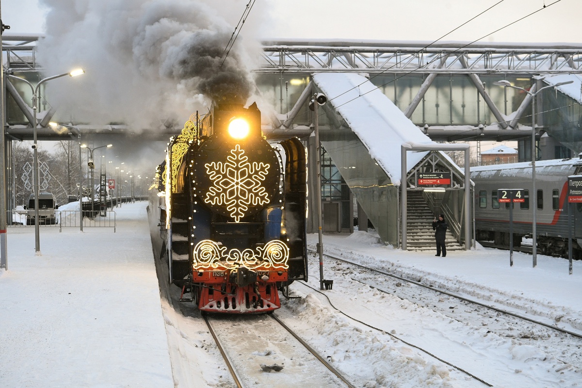    Поезд Деда Мороза прибыл сегодня в Петрозаводск. Фото «Республика» / Сергей Юдин