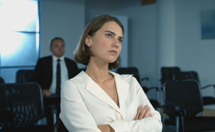 Кадр из сериала "Любовь во всём виновата" (2023)