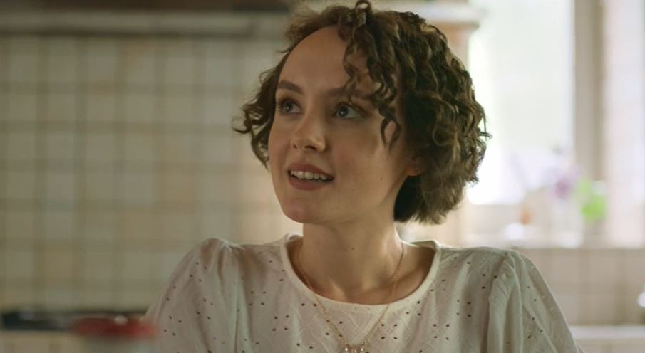 Кадр из сериала "Тайны города М. След куницы" (2024)