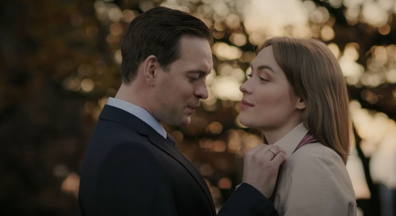 Кадр из сериала "Она, он и она" (2021)