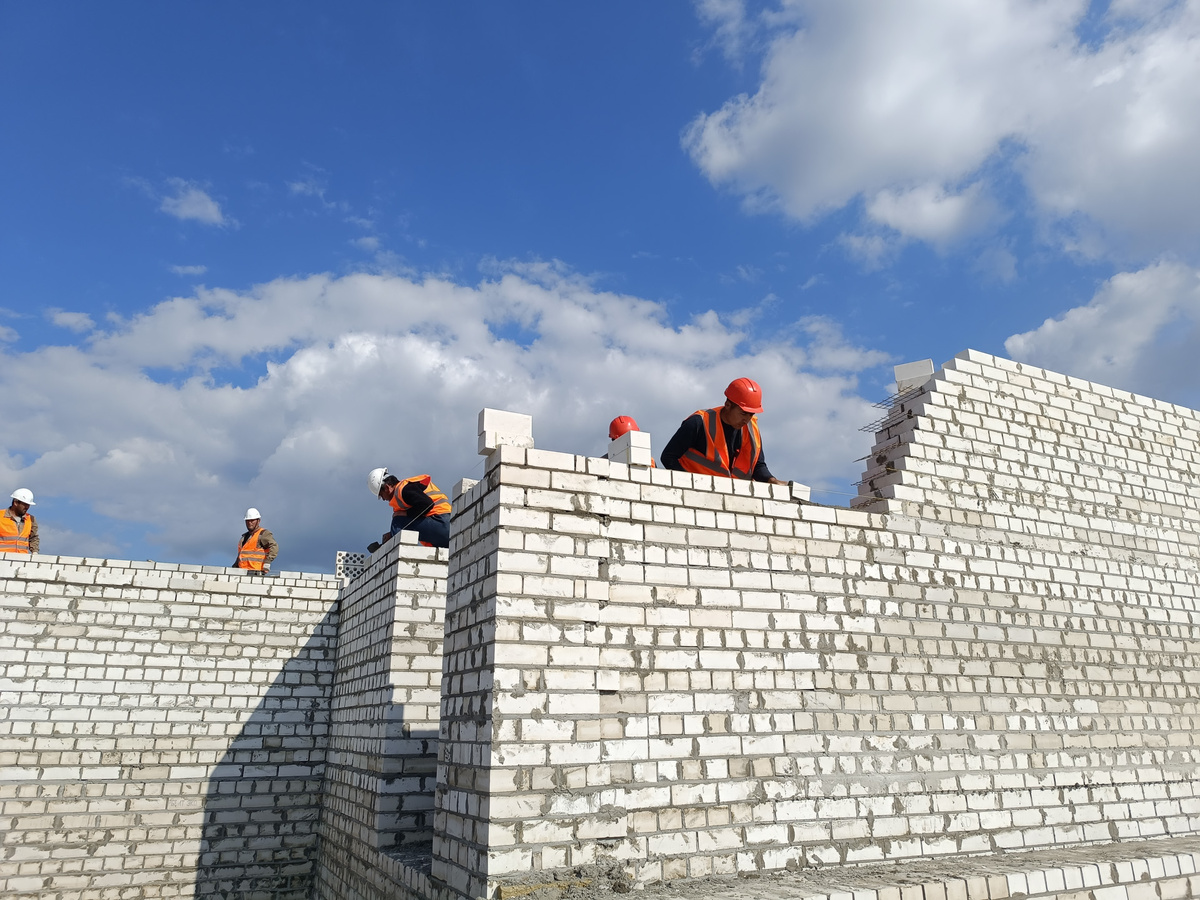 В регионе также уделяют внимание проблемам обманутых дольщиков и обеспечению жильем детей-сирот.  Фото: Фото: ФедералПресс / Карина Майлибаева
