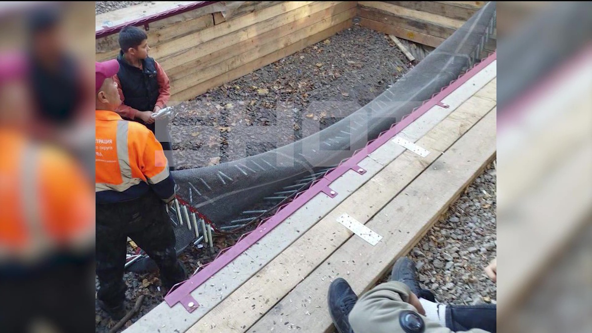    В Уфе на детской площадке при падении батута пострадал подросток