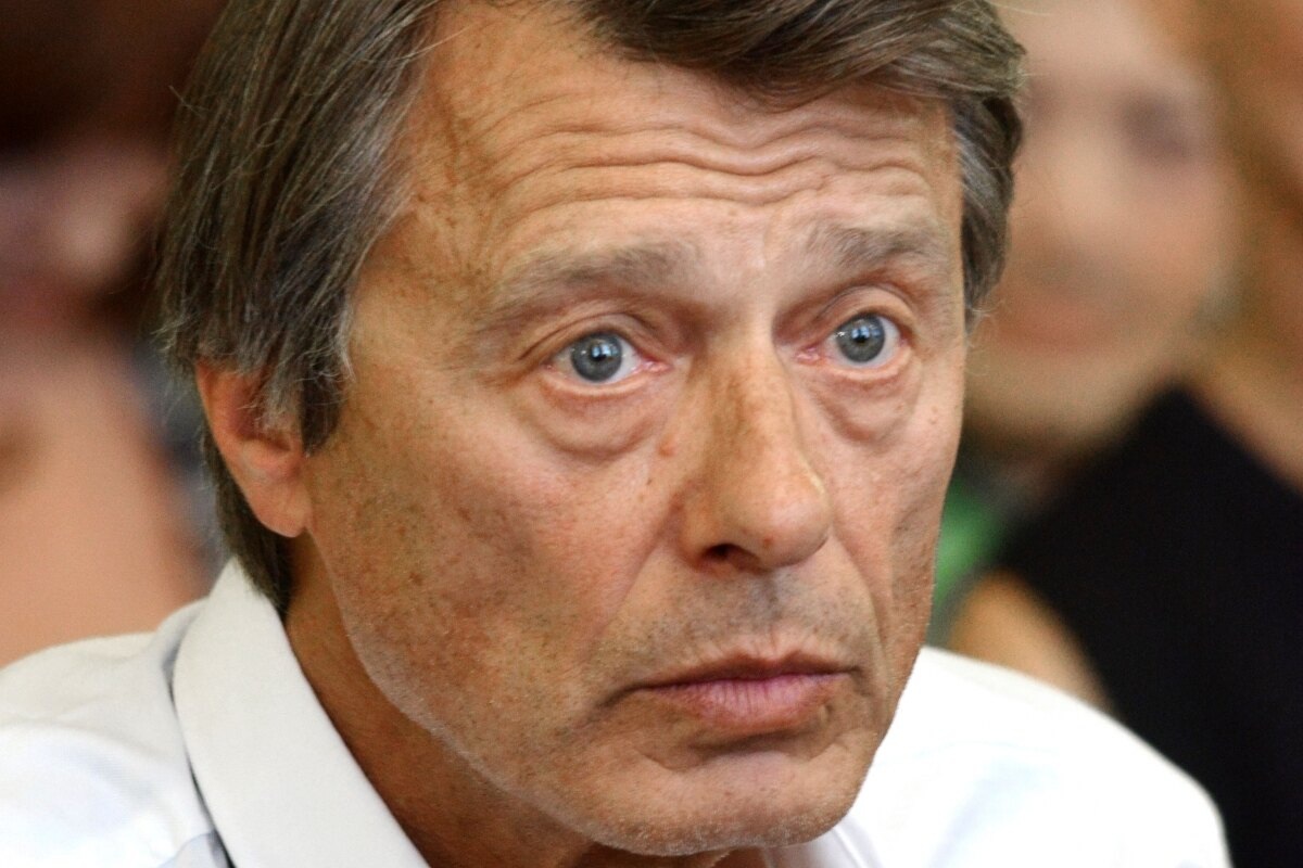     У актера фильма «Зависть богов» Анатолия Лобоцкого после удаления части легкого обнаружили новую быстрорастущую опухоль