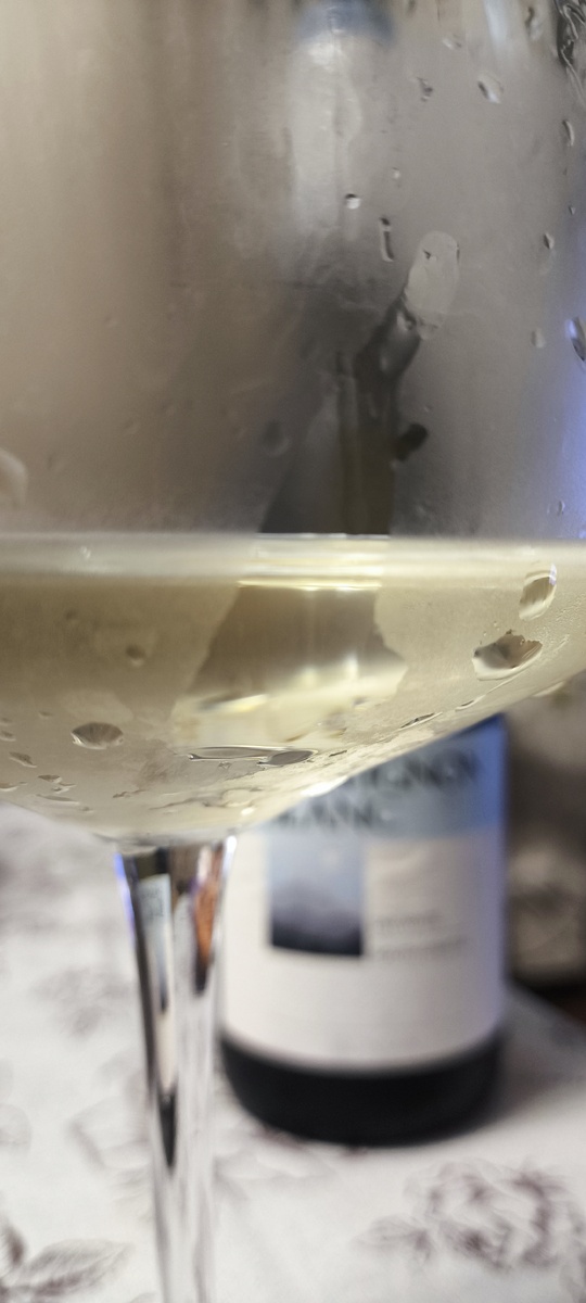 Выводы: Вино не самодостаточное! Хотя, что можно от него требовать, его не продают даже по белому ценнику около 500 рублей. Всё время стоит жёлтый ценник от 180 до 300 и в этой ценовой можно смело брать к обильному столу, запивать еду. Не дорого и сердито!