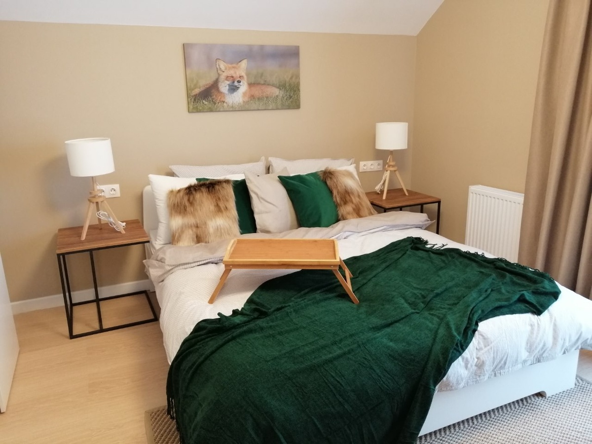 Интерьер легко обновить с помощью текстиля. Фото: Мир квартир