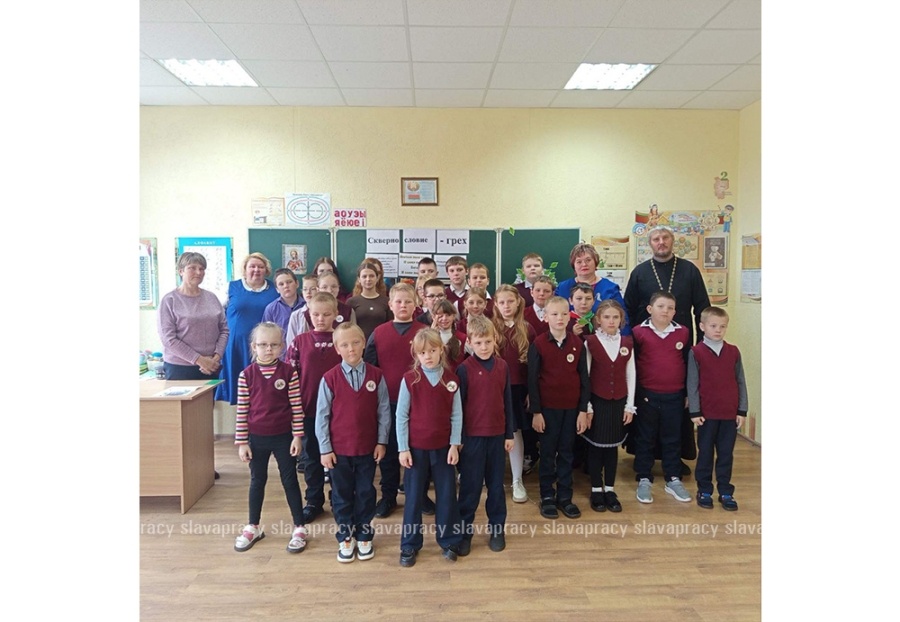     Семья - это святое: как в Песочанской школе заботятся о внутренней культуре учеников?