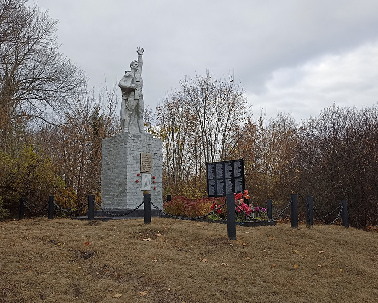     В Курской области установили 44 мемориальные плиты с именами советских солдат