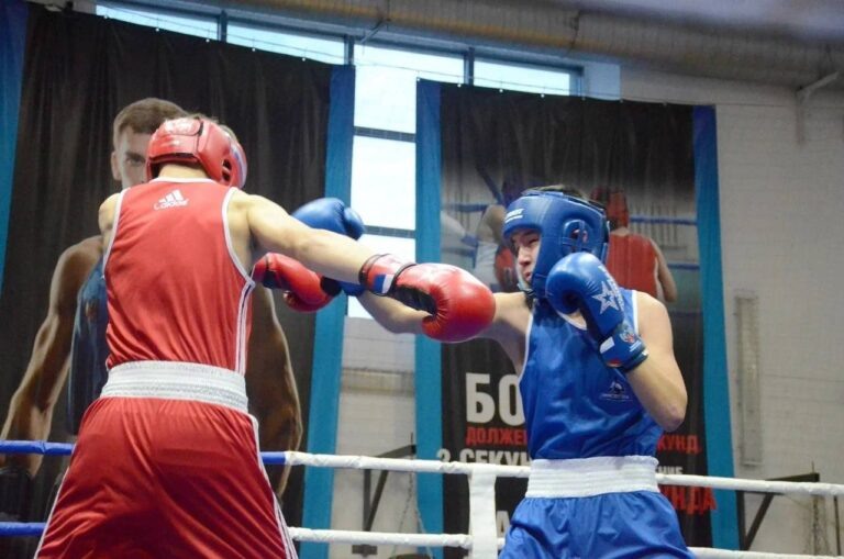    В Оренбурге завершился межрегиональный турнир по боксу памяти Владимира Чернышева Антон Пичурин