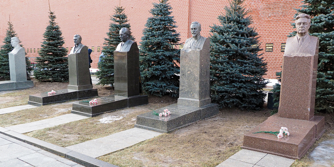 Некрополь у Кремлёвской стены: история, мифы и тайны главного пантеона СССР