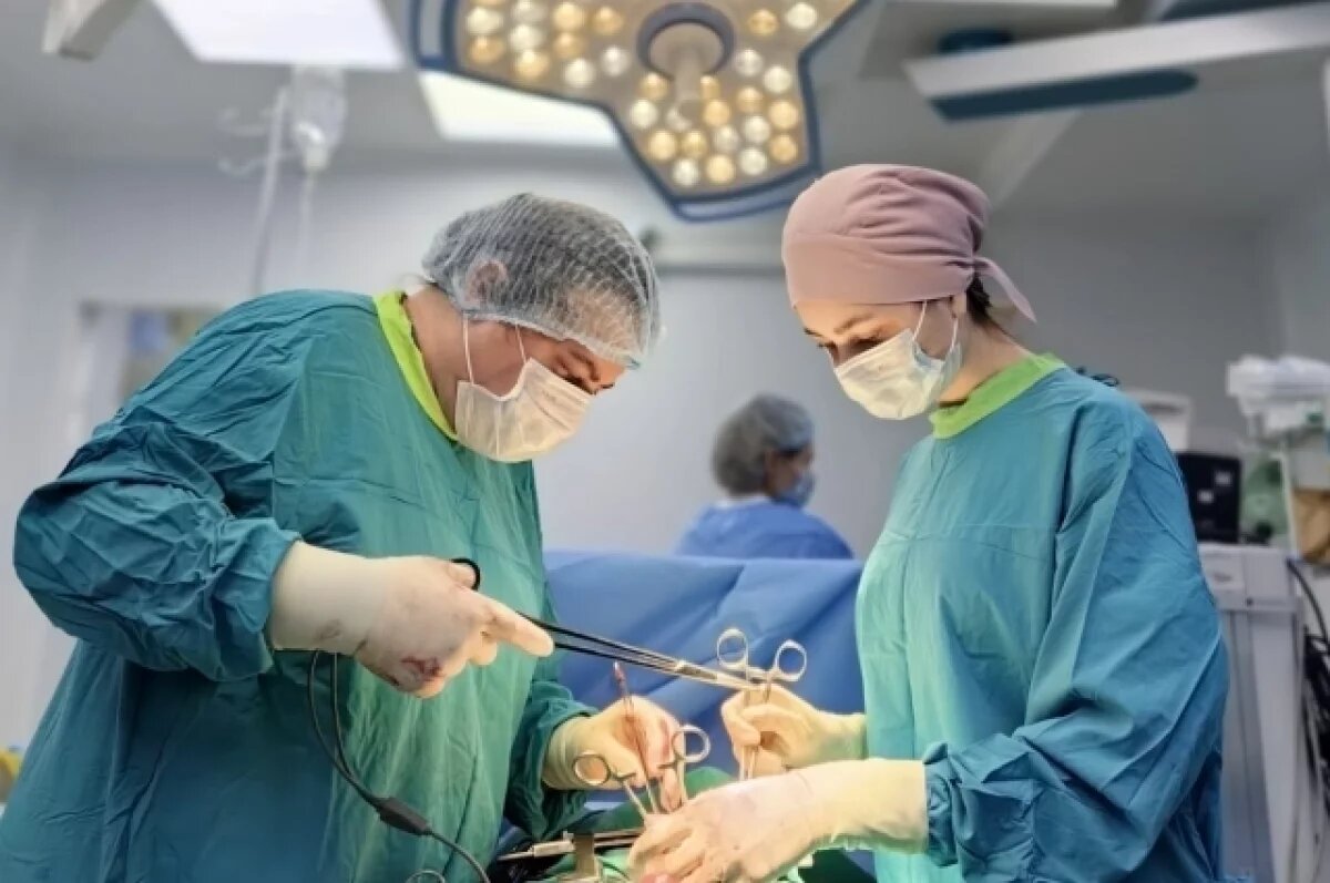    Тюменские хирурги успешно удалили шестой палец у 12-летней девочки