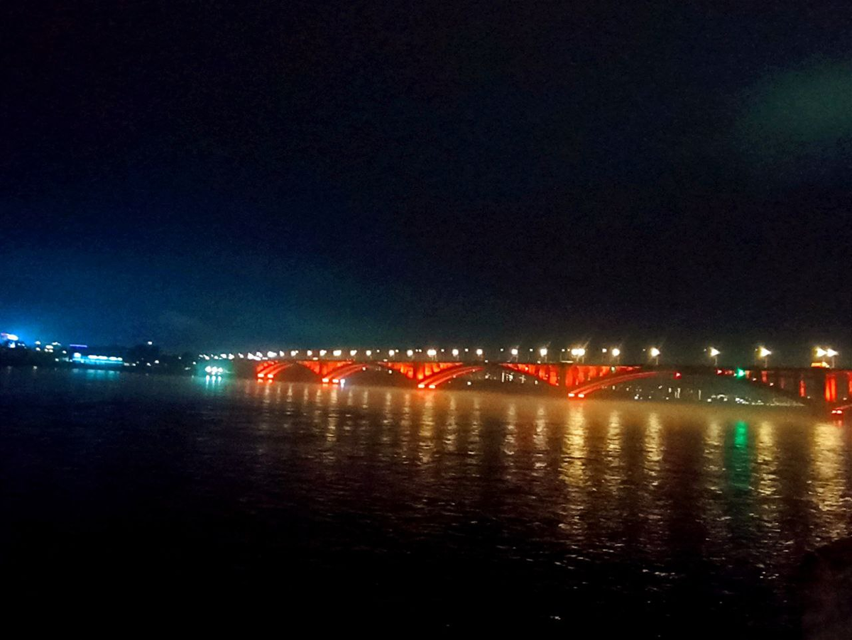 Коммунальный мост с десятирублевой купюры