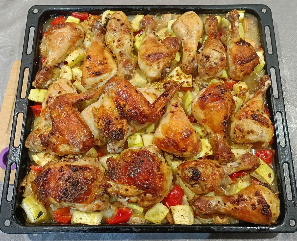 Съела одно крылышко и маленькую голень , овощей и макаронов по 100 гр.