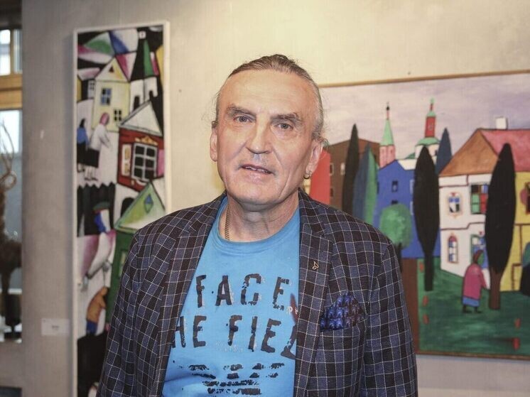     Игорь Новиков на выставке картин его отца / Геннадий Черкасов