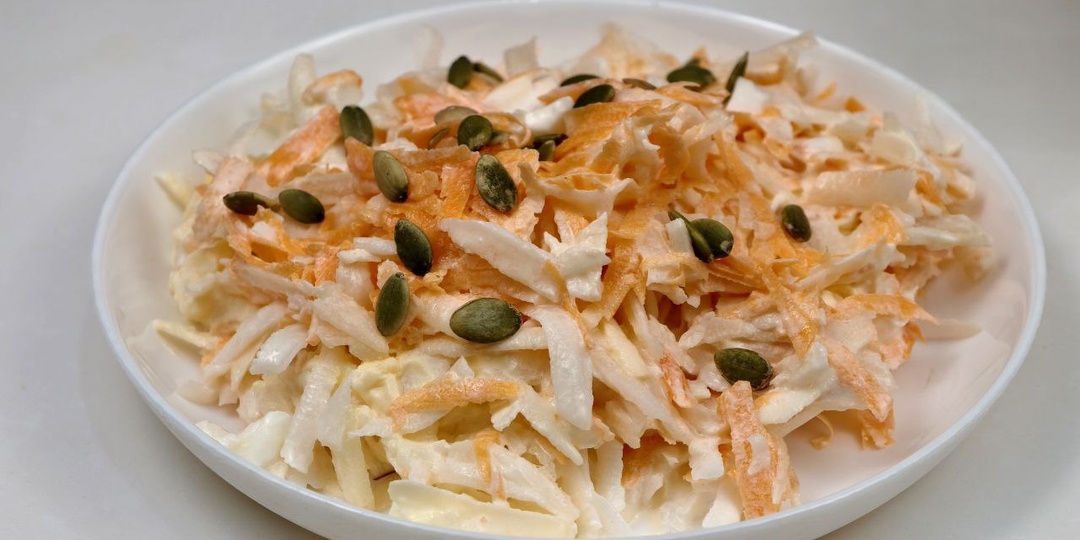 Салат «Генеральский» с редькой, яблоком и морковью