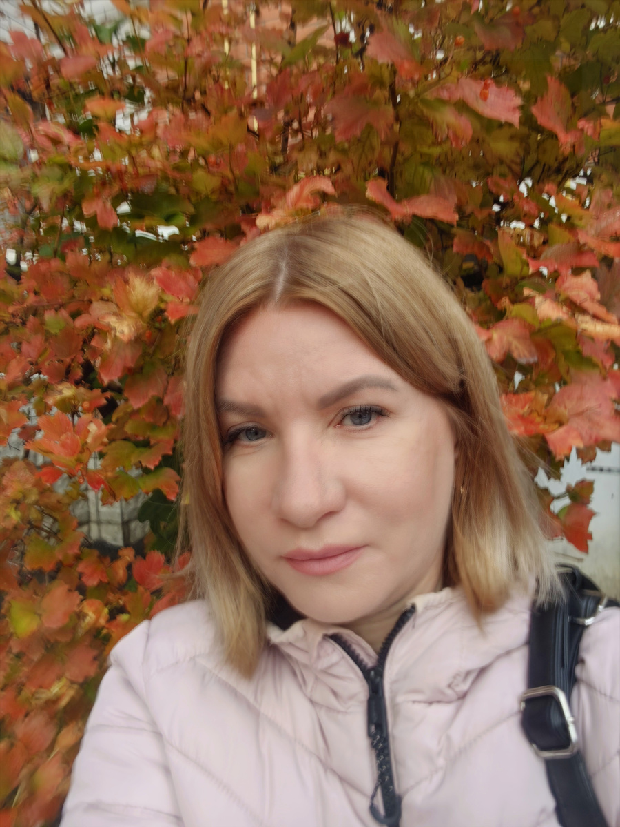 Проводила Нику в школу