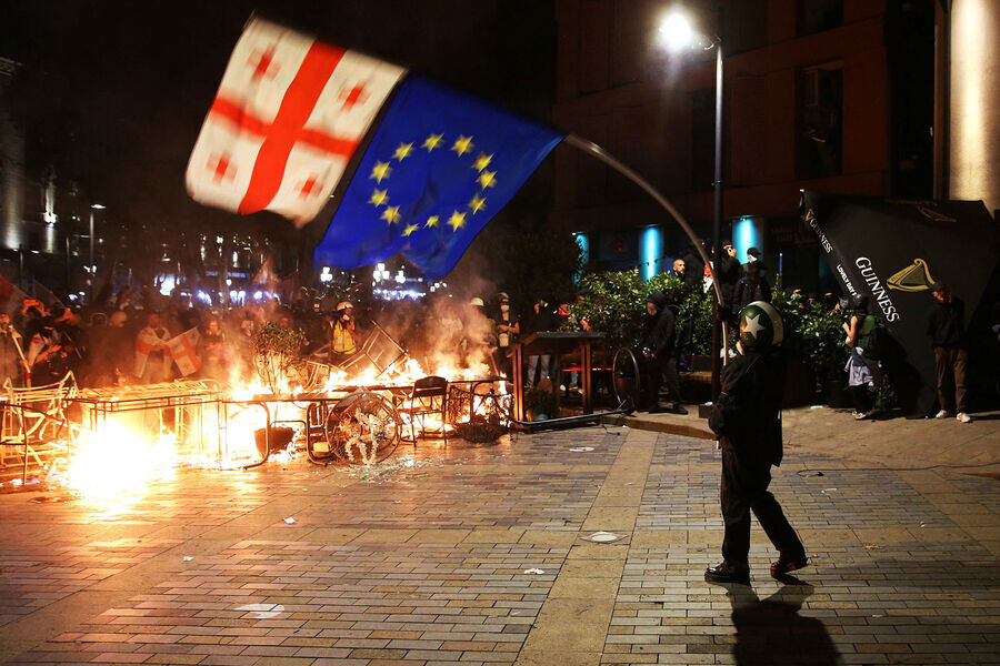 "Мирный протест" во имя Европы в Тбилиси 4 октября 2025 года, Грузия.