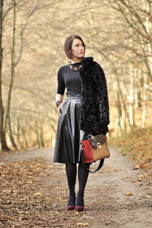 Отличный образ с кожаной юбкой
