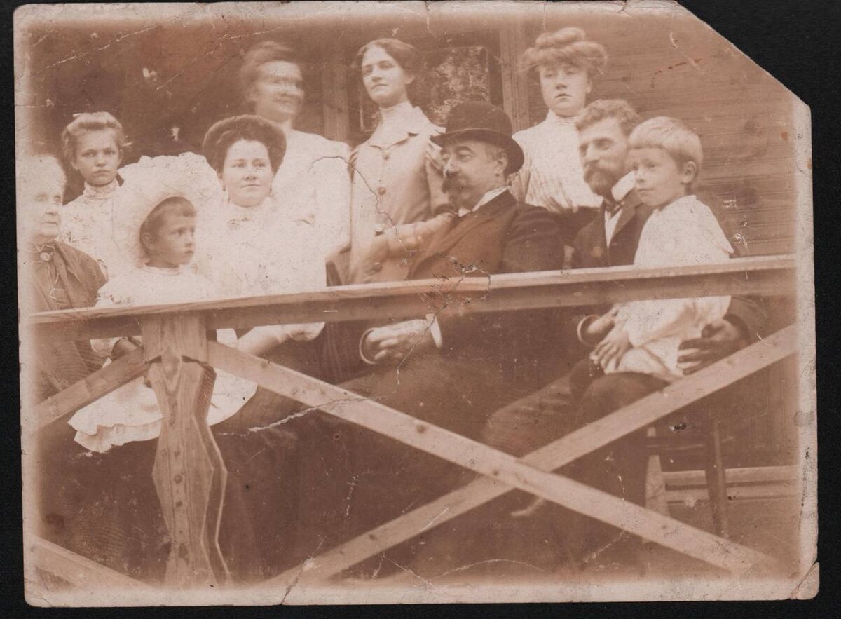 Групповой портрет семьи Красинских